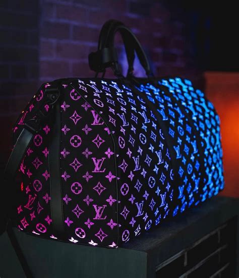 louis vuitton changing color bag